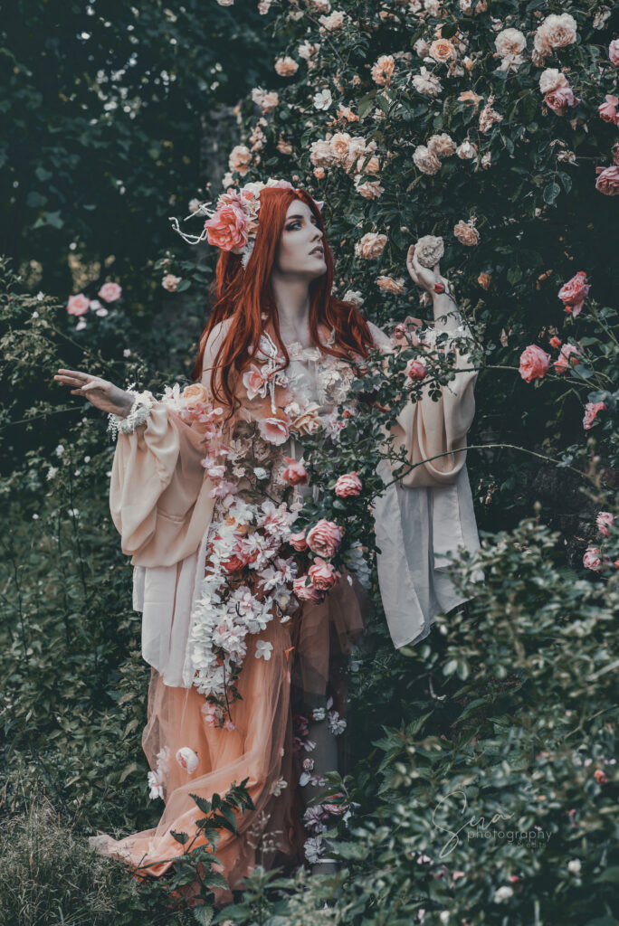 Alternativ portrait colorful girl flowers fine art